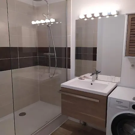 Au Levant De Marie Гайак